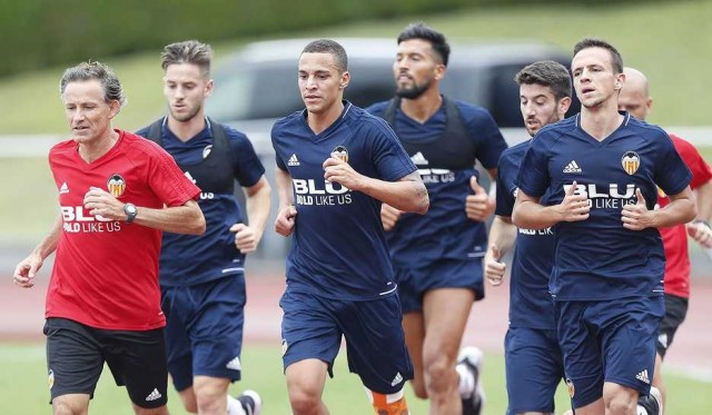Negredo se retira antes de tiempo en la primera sesión 