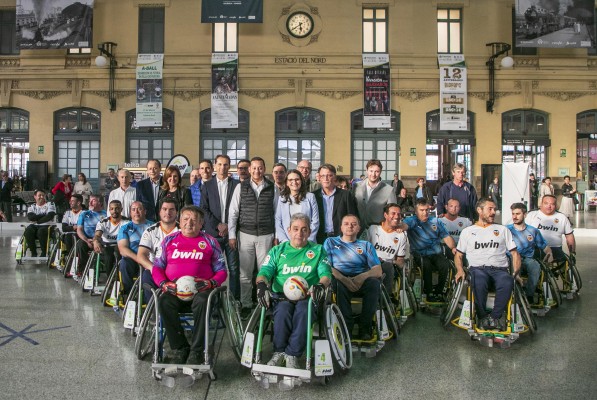 La Escuela de Fútbol en Silla del Valencia CF acerca el A-ball a los valencianos en la Estación del Norte
