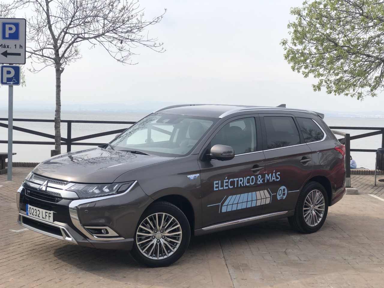 Outlander PHEV: Reina en el cambio de era