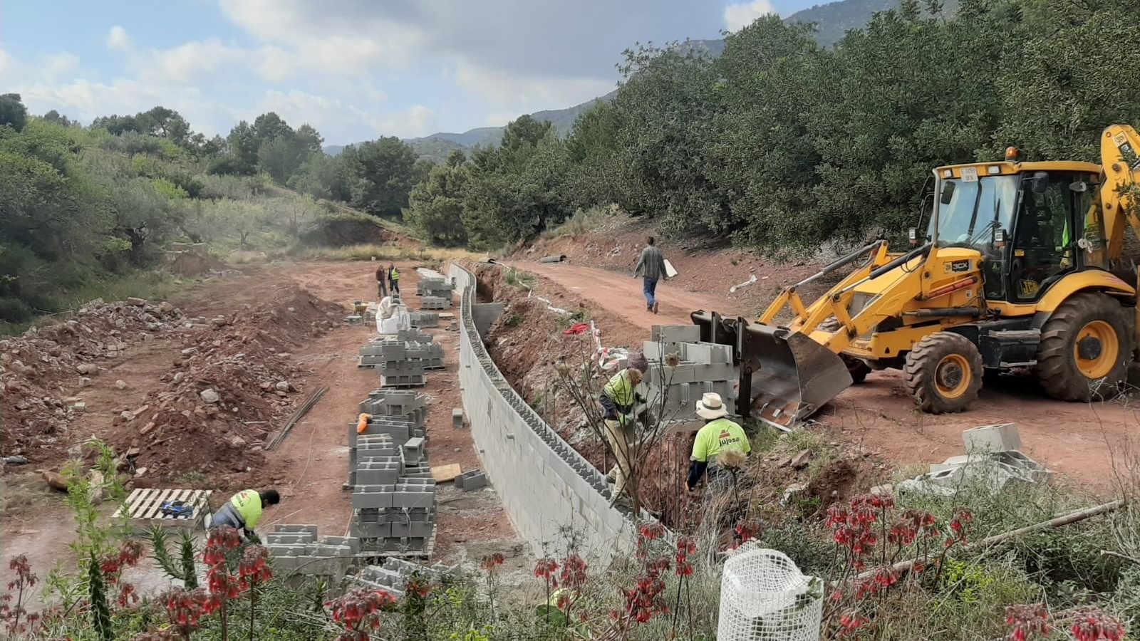 La Vall invierte 40.000 euros en la mejora de caminos rurales