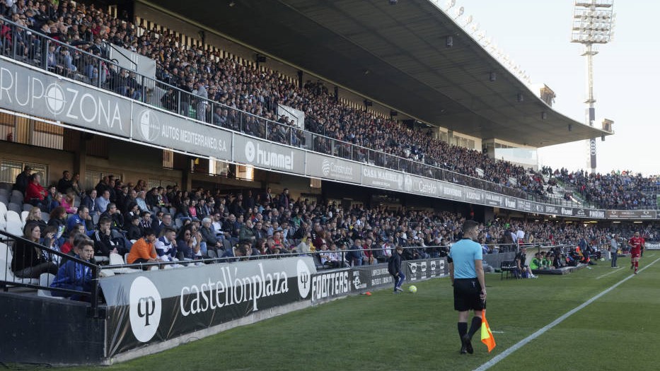 La afición albinegra que acude a Castalia supera la de seis campos de Segunda