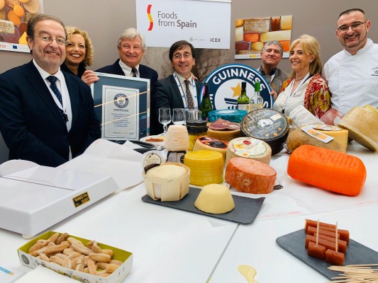 Cuatro quesos españoles entran en el Guinness World Records gracias a un bufé francés