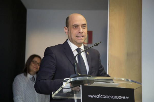 Alicante abrirá su nuevo carril bici hacia el sur en dos semanas