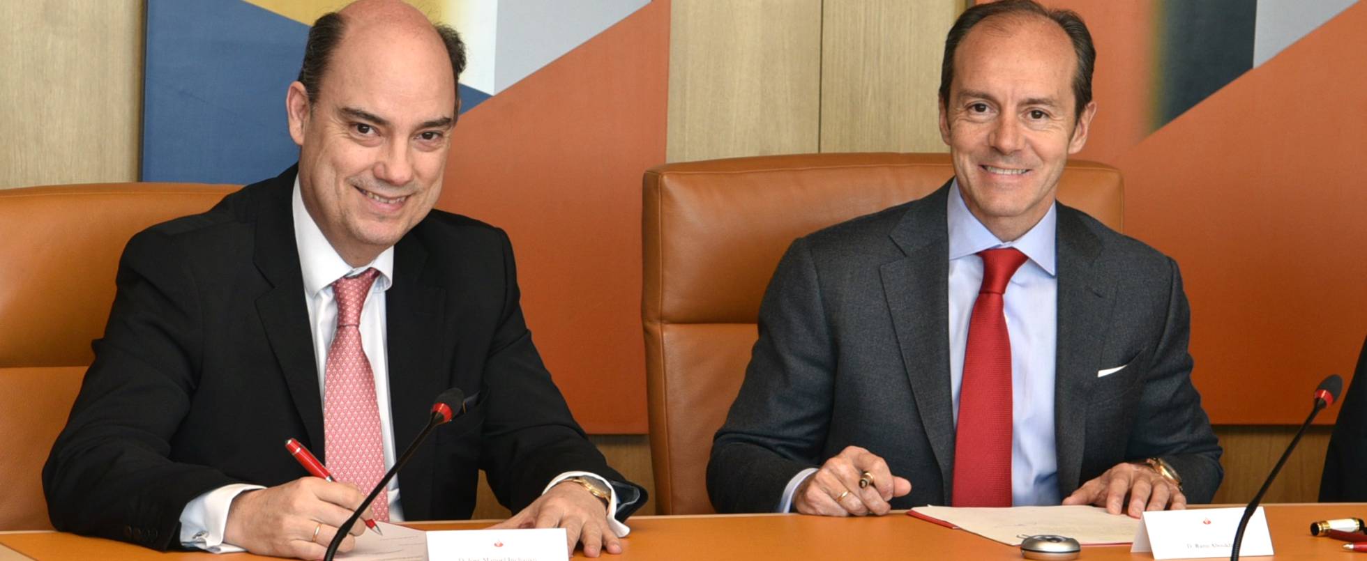 José Manuel Inchausti (izq.) y Rami Aboukhair, consejeros delegados de Mapfre España y Santander España - 