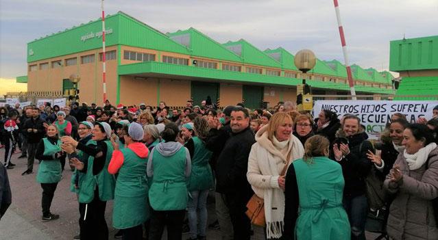 Protesta de los trabajadores de Agrasa, que habían anunciado una huelga cuando les fueron comunicados los despidos - 