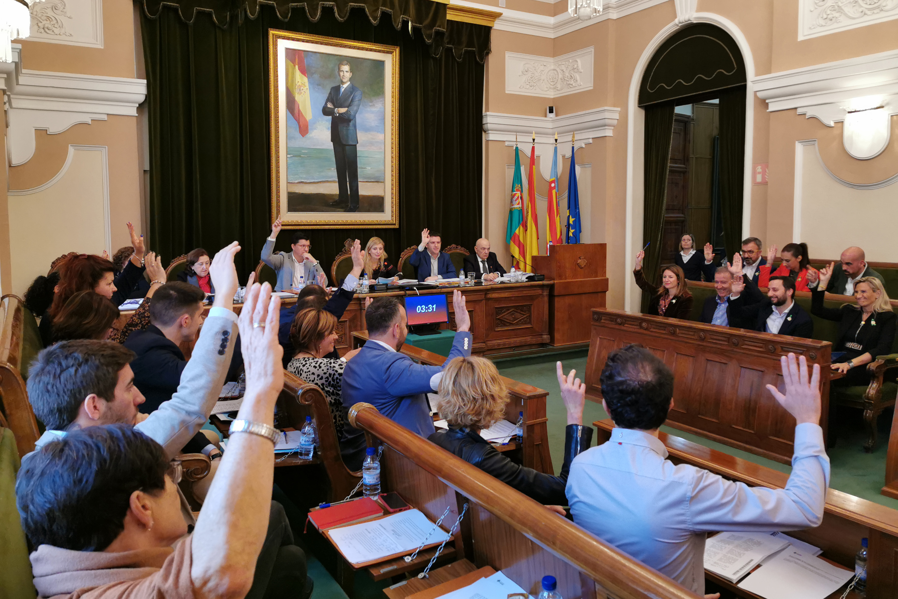 El consenso se pone caro en el Ayuntamiento de Castelló: dos declaraciones institucionales de 13