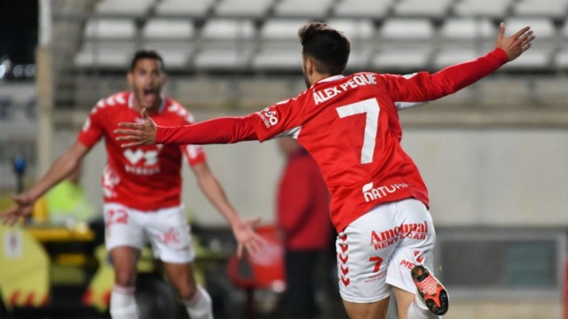 La lesión de Álex Peque, de 4 a 6 semanas de baja, llega en la dulce resaca del Real Murcia

