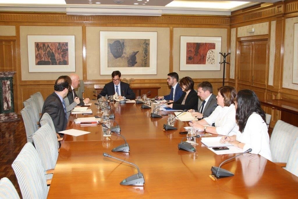 Sanidad convoca este martes con urgencia a las CCAA para acordar nuevas medidas 