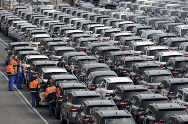 Municipios murcianos próximos a Alicante despliegan un ‘efecto llamada’ para la matriculación de coches