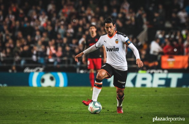 El Valencia mantiene a Parejo y Ferran al borde de la suspensión