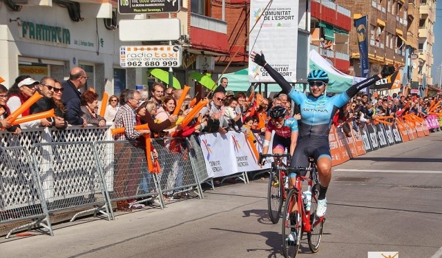 Van der Breggen llega líder a la última etapa de la Setmana Ciclista Valenciana con final en Vila-real