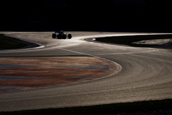 Bottas y Hamilton (Mercedes) lideran la última jornada de test en Montmeló
