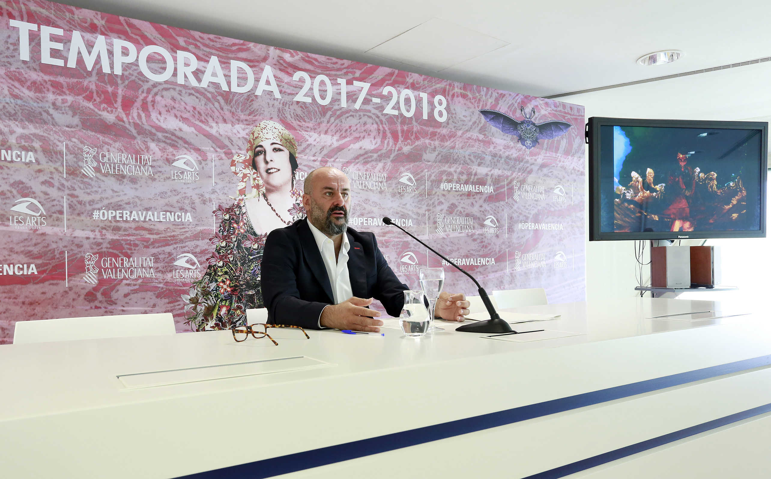 'Sesión golfa' en Les Arts: Dj y el camión de la ópera para cerrar la temporada 