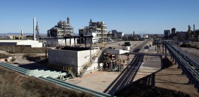 El PSOE de Cartagena reclama la recolocación de los despedidos de Sabic en otras plantas