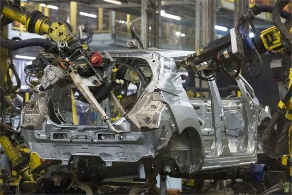 Marruecos ofrece a la Comunitat alianzas entre empresas de automoción para ser más competitivos