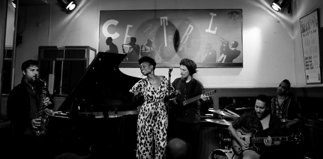 Astrid Jones & The Blue Flaps sonen amb música d'arrel africana a l'Auditori