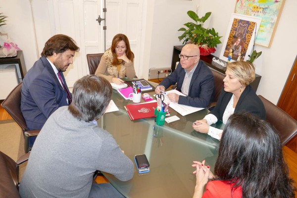 Empleo y el ayuntamiento de Cartagena se movilizan para buscar alternativas al ERE de Sabic