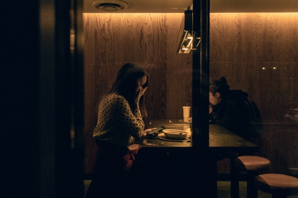 ¿No te da vergüenza comer solo? 