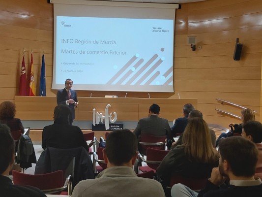 Cuarenta exportadores de la Región conocen la tramitación aduanera en unas jornadas del Info