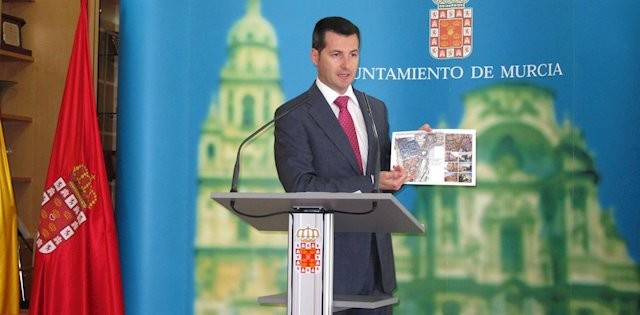 Ayuntamiento e Info premian a Bernabé con la gerencia de Citmusa: 50.000 euros y su cuarto empleo