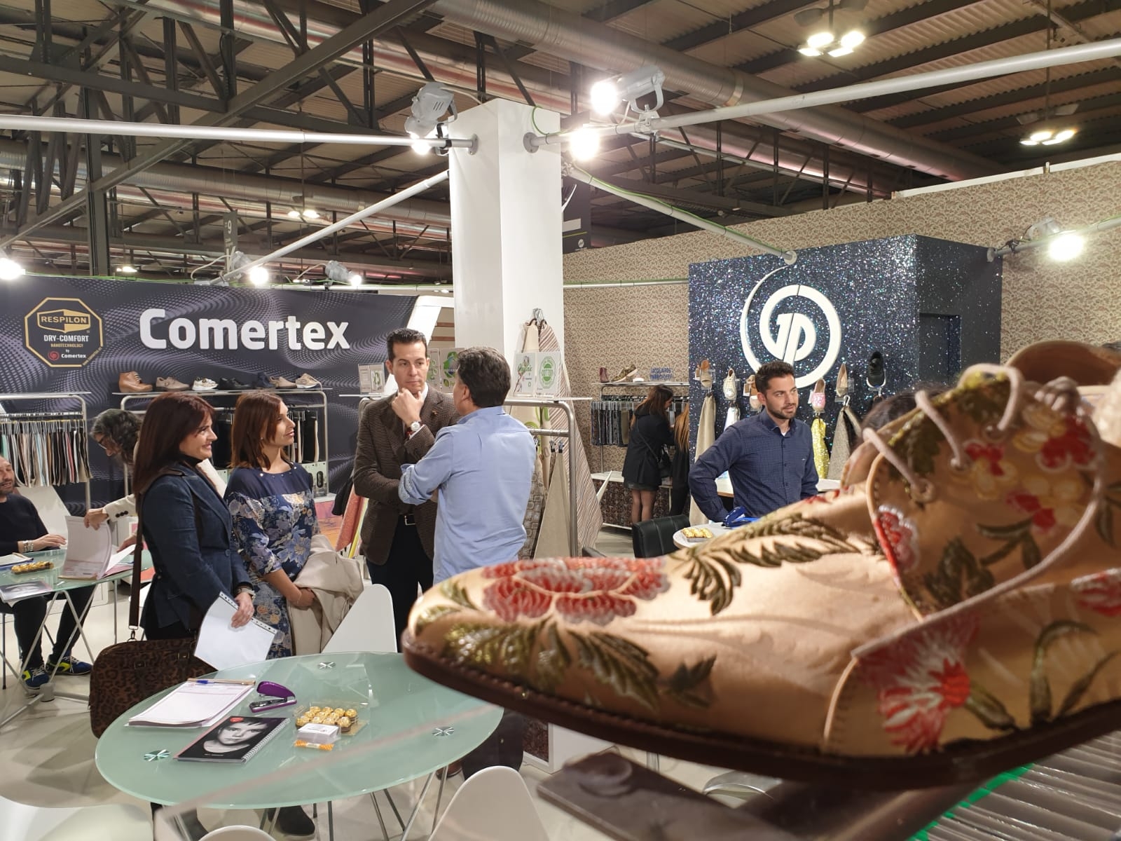 El alcalde de Elda destaca la apuesta del sector del calzado por las nuevas tecnologías 