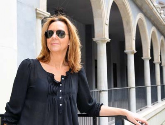María Dueñas visita la tertulia de La Luz a punto de publicar su quinta novela