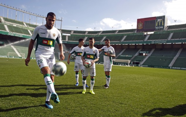 El brasileño Jonathas entrena con normalidad mientras que Víctor es duda para el sábado