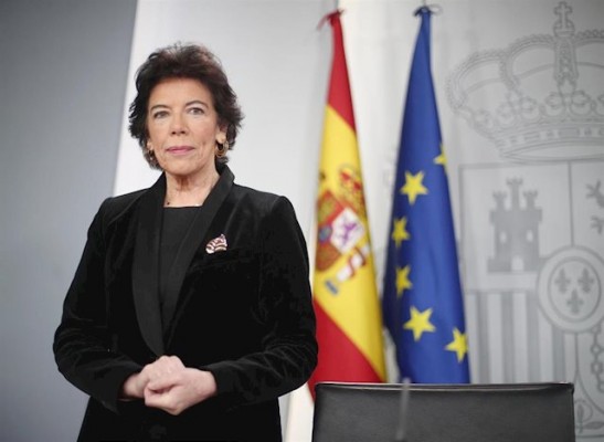La Ministra Celaá cumple su amenaza y lleva a Murcia a los tribunales por el 'pin parental'