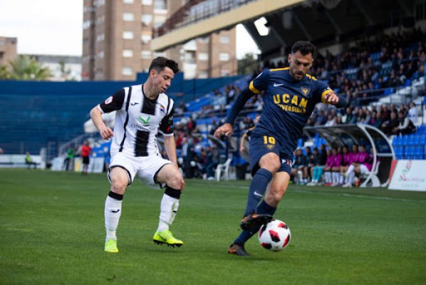 Alejandro Chavero, llamado a ser piedra angular del UCAM CF, otro mes de baja