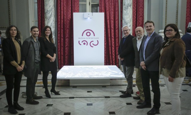 El Ayuntamiento plasma en 'València, ciudad de plazas' su modelo de ciudad en favor del espacio público