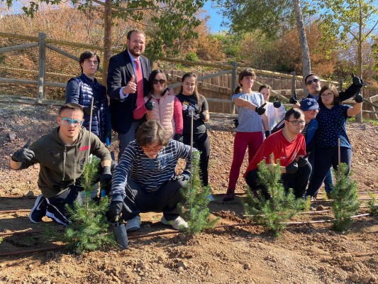 Assido ensancha el 'pulmón' de Murcia con la plantación de árboles en Terra Natura