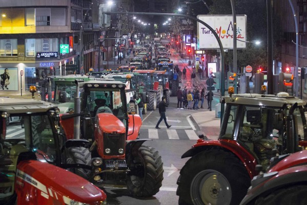 Los partidos se lanzan a por el apoyo del campo: PP, Podemos y Vox asistirán a la manifestación
