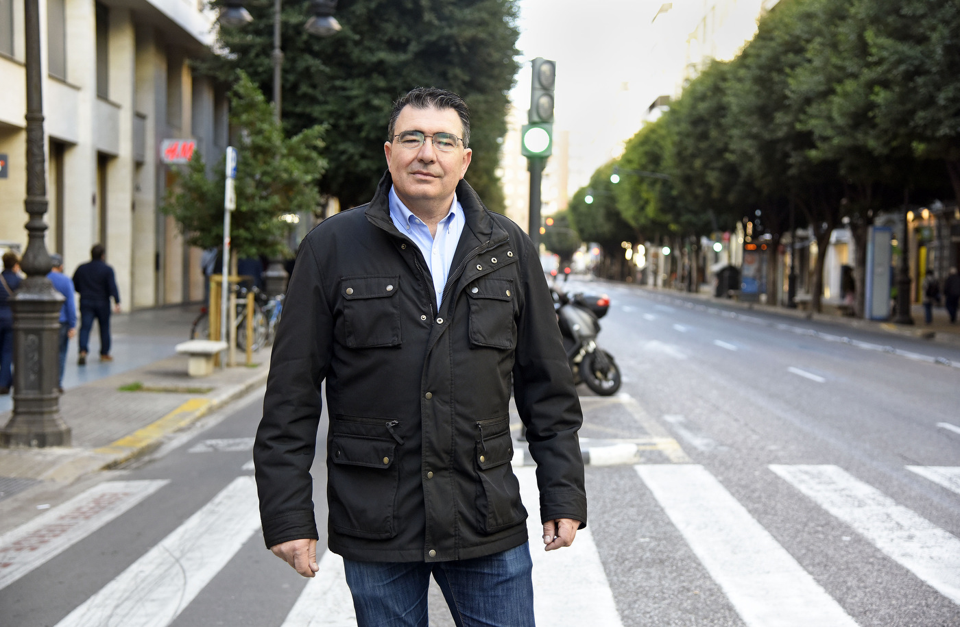 El concejal de Ciudadanos en València Narciso Estellés, en la céntrica calle Colón. Foto: DANIEL GARCÍA-SALA - 