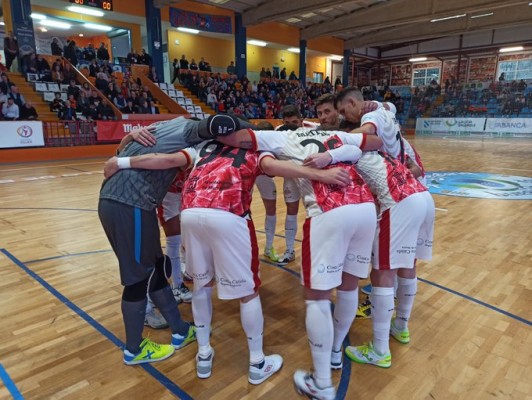 ElPozo se conjura ante las bajas y arrolla al colista con triplete goleador de Paradynski (1-5)