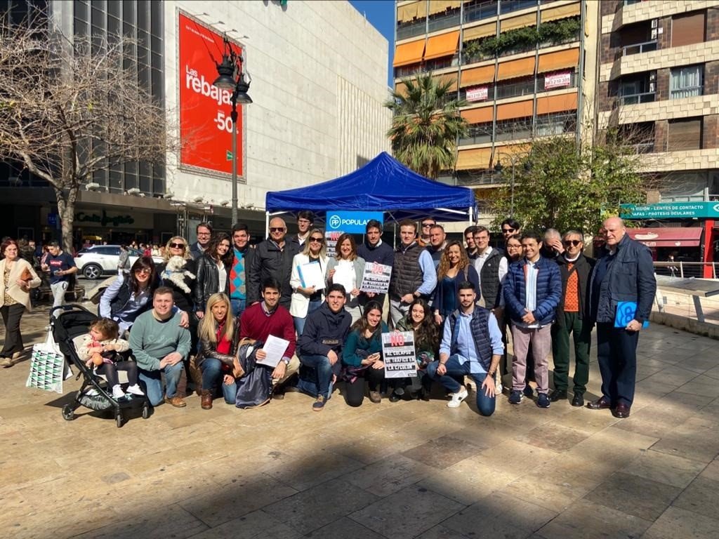 El PP de València recoge firmas contra las 
