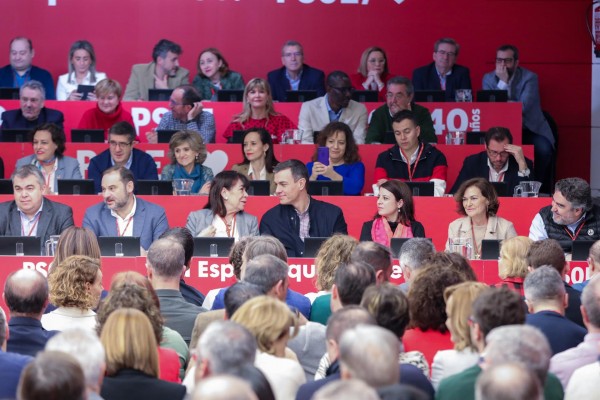 Los barones del PSOE avalan el diálogo con Cataluña y Page avisa de que la Constitución 