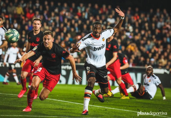 Kondogbia subraya el valor de tener en plantilla a centrocampistas como Parejo, Coquelin y él mismo