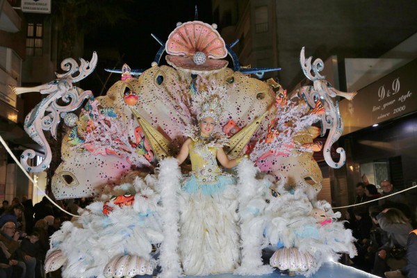 Torrevieja prepara su carnaval más inclusivo en el que desfilarán 30 comparsas el domingo