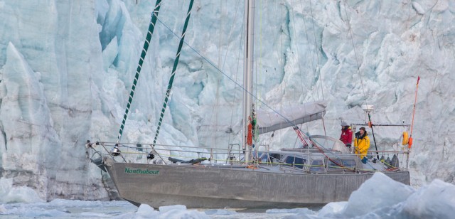 Equipo español busca el récord de superar el paralelo 82 a bordo de un velero