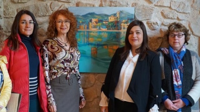 La artista Greta Wens dona la obra ‘Iluzferas de la Vila’ al Ayuntamiento de la Vila Joiosa
