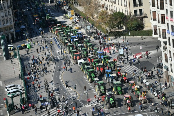 El campo valenciano toma las calles y exige medidas: 