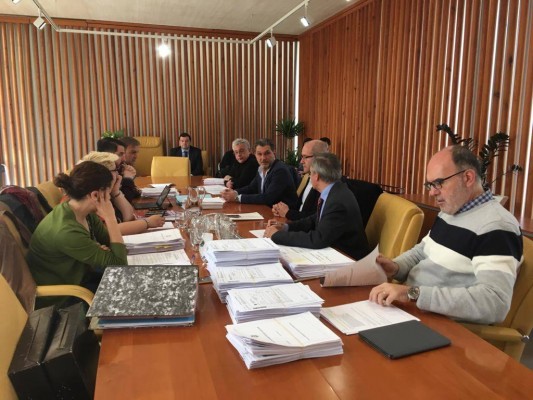 La contrata de limpieza de colegios: la hora de los inspectores y de las decisiones políticas