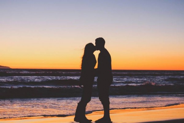 ChispaBox, la compañía valenciana que quiere reavivar la chispa de las parejas