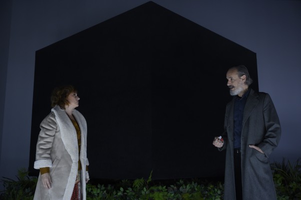 Paco Zarzoso tiende puentes teatrales en lo poético y en lo político con 'La casa de les aranyes'