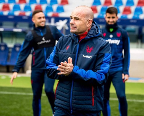 Paco López podría repetir once en La Cerámica por tercera vez esta temporada