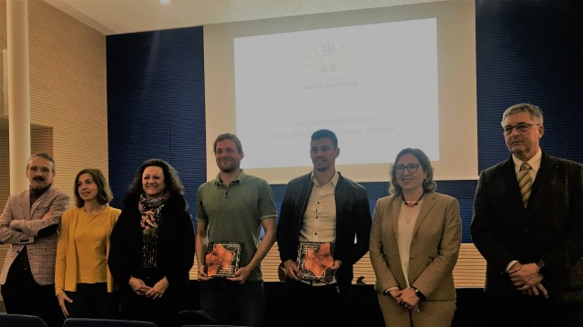 El Puerto premia dos trabajos sobre aves rapaces y la cría de meros