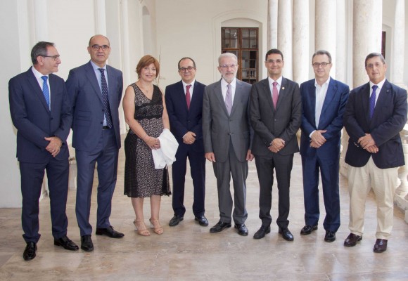 La televisió i ràdio autonòmiques amb les universitats valencianes per a 