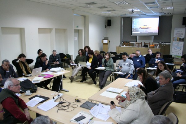 La UJI participa en un proyecto para mejorar la polinización citrícola y la apicultura sin 'pinyolà' 