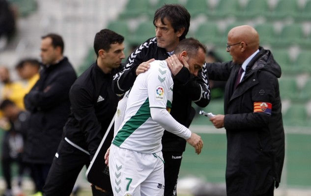 Nino no piensa en la retirada y mantiene el sueño de jugar en Primera División con el Elche
