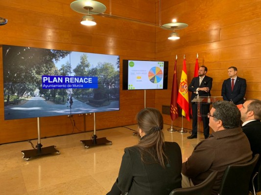 Los parques de diez pedanías se ponen guapos con el 'Plan Renace'